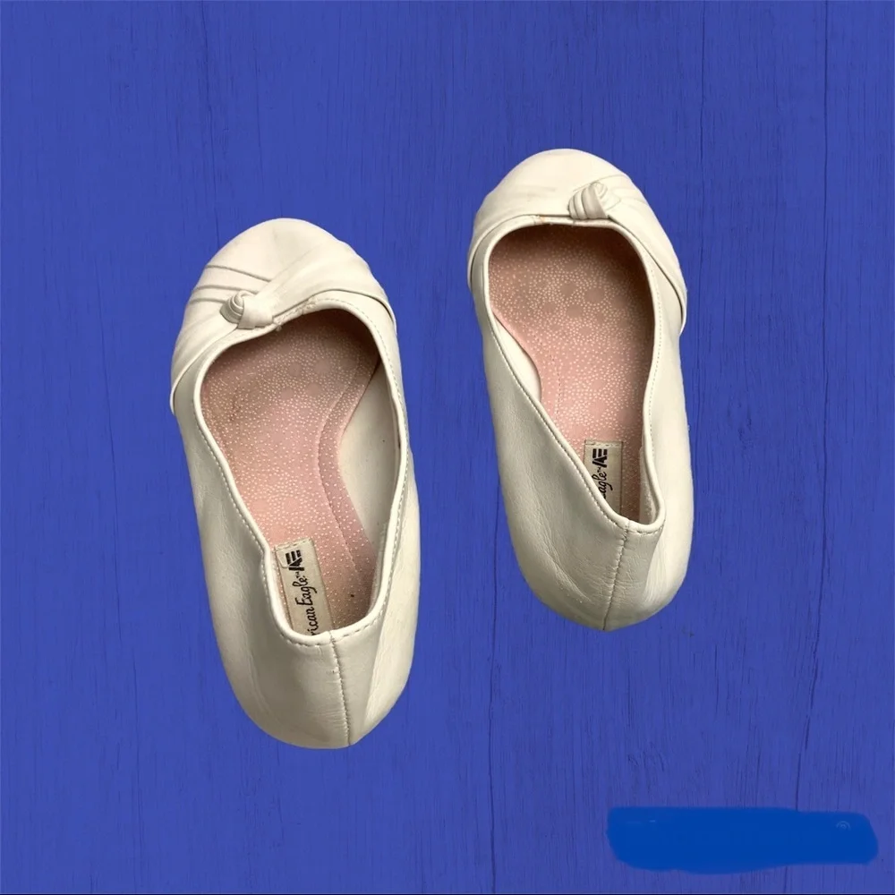 American Eagle White Slip On Shoes Girls Sz 2